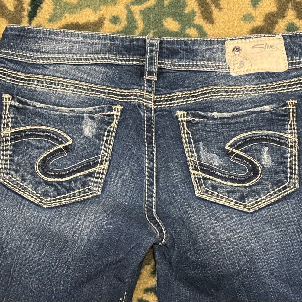 Women's Silver Suki midrise Stretch Straight Distressed Jeans 28    30 x 33 1/2”